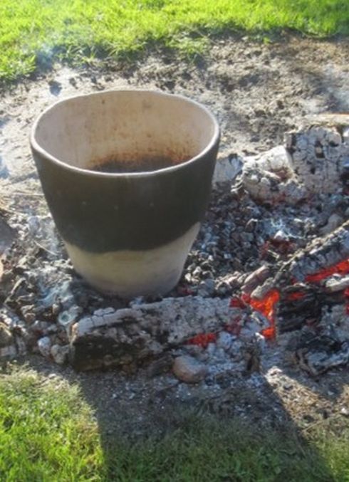 Steinzeit Topf im Feuer