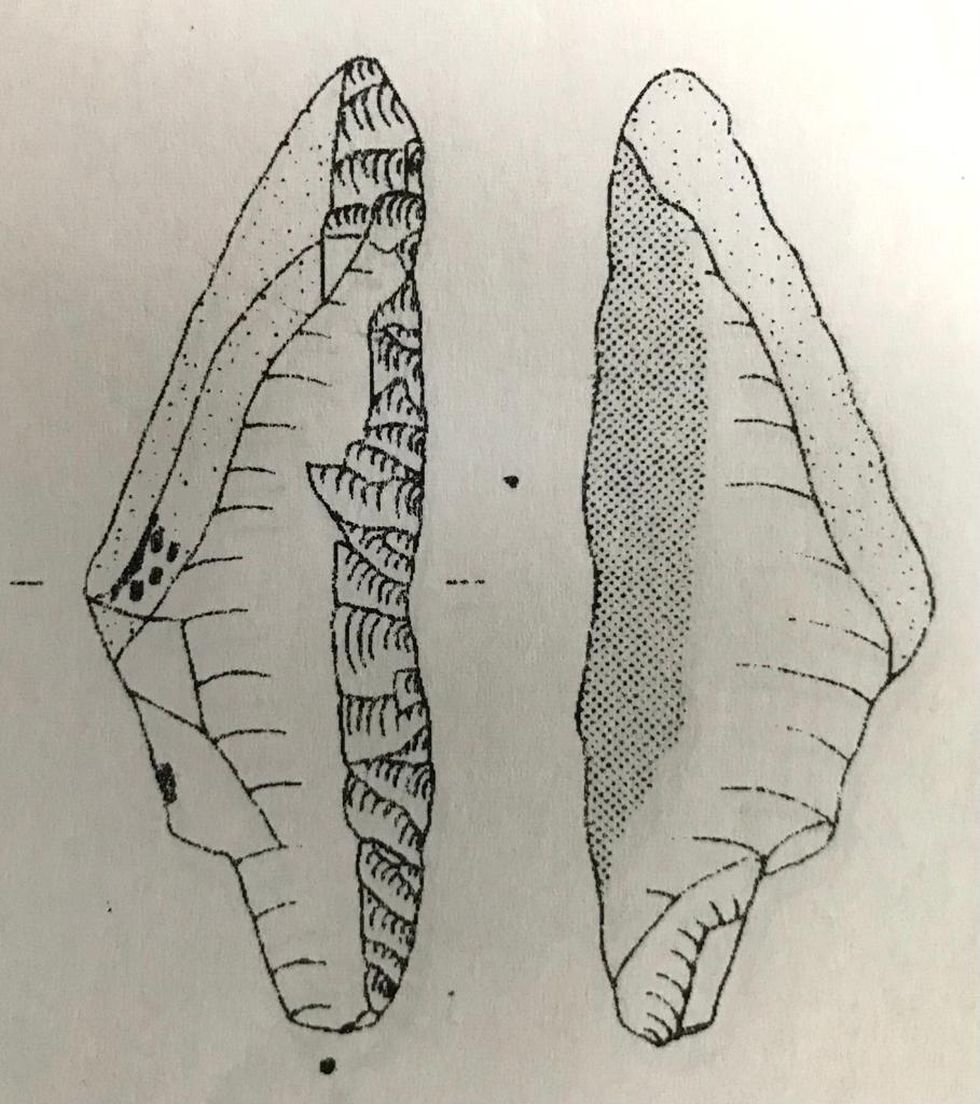 Von Archäologe Dr. Helmut Schlichtherle gezeichnete, retuschierte Sichelklinge aus dem Pfahlbau Sipplingen